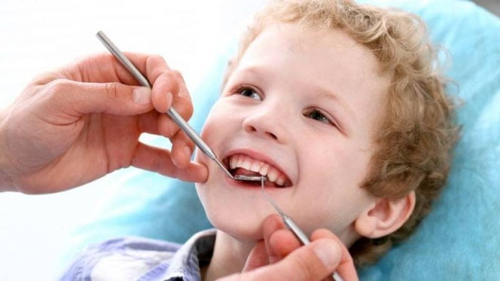 والدین چند وقت یکبار بچه خود را به دندانپزشک ببرند؟
