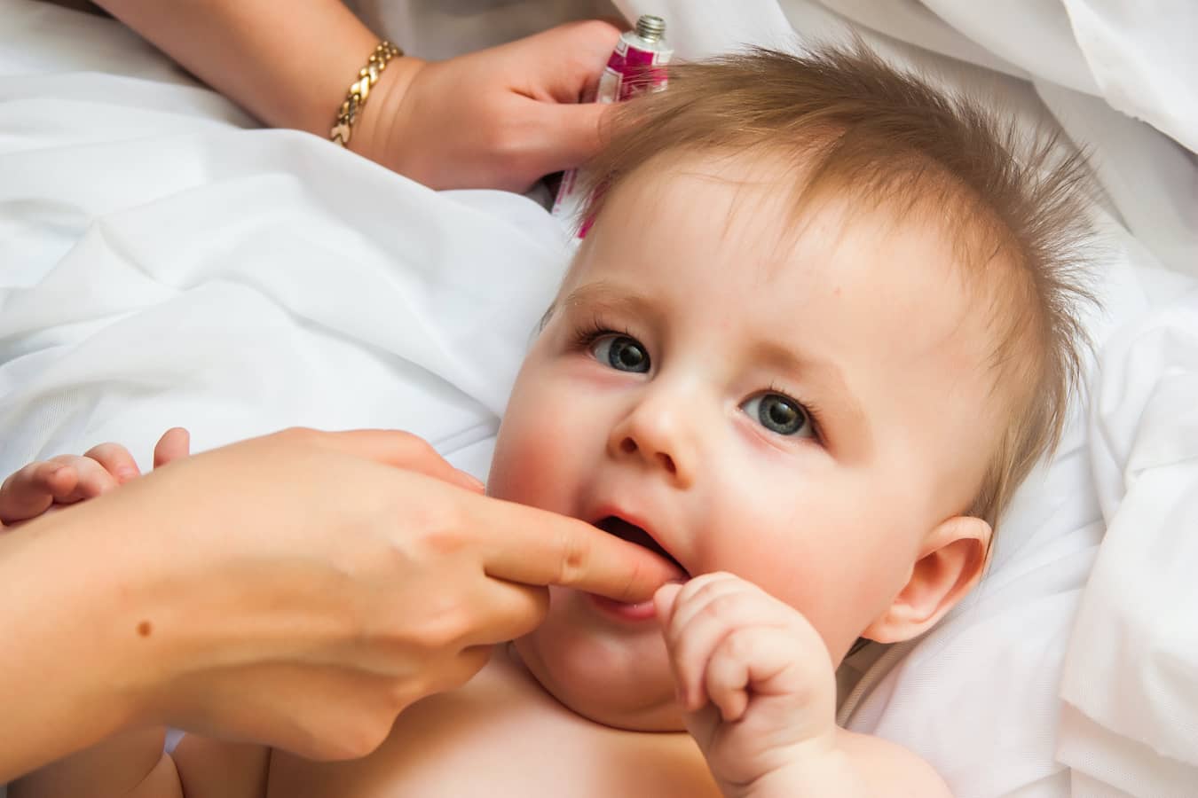 مراحل دندان در آوردن کودک