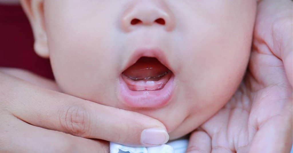 مراحل دندان درآوردن کودک