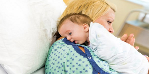 نحوه آروغ زدن نوزاد: نکات و توصیه هایی برای والدین