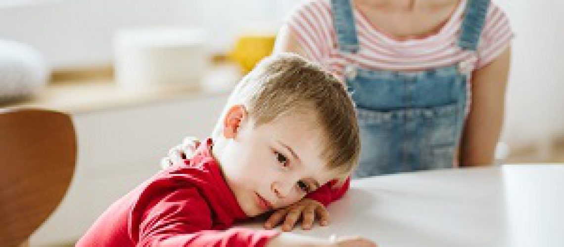  اختلال کمبود توجه در کودکان: علل، عوامل، تشخیص و روش‌های درمان